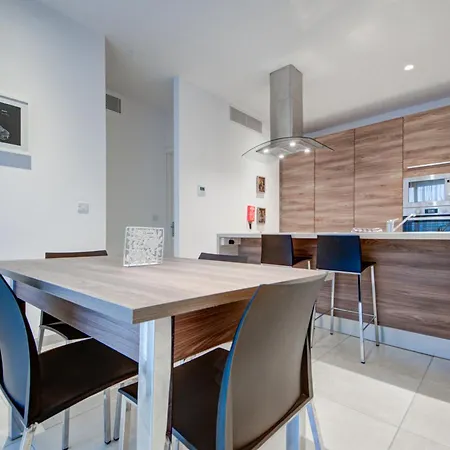Апартаменты Sliema Fully Equipped Comfortable Homes With Wifi & Ac Слима