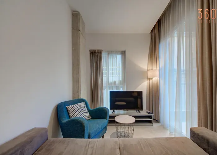 Fully Equipped Comfortable Homes With Wifi & Ac *