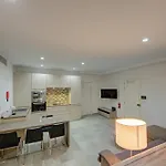 Fully Equipped Comfortable Homes With Wifi & Ac *