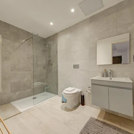 Fully Equipped Comfortable Homes With Wifi & Ac スリーマ